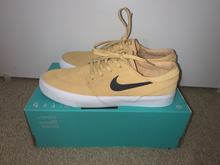 Load image into Gallery viewer, Nike SB Zoom Janoski RM

